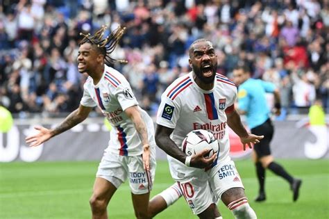 Lyon loses to Montpellier to extend poor start to Ligue 1 with Lacazette sent off